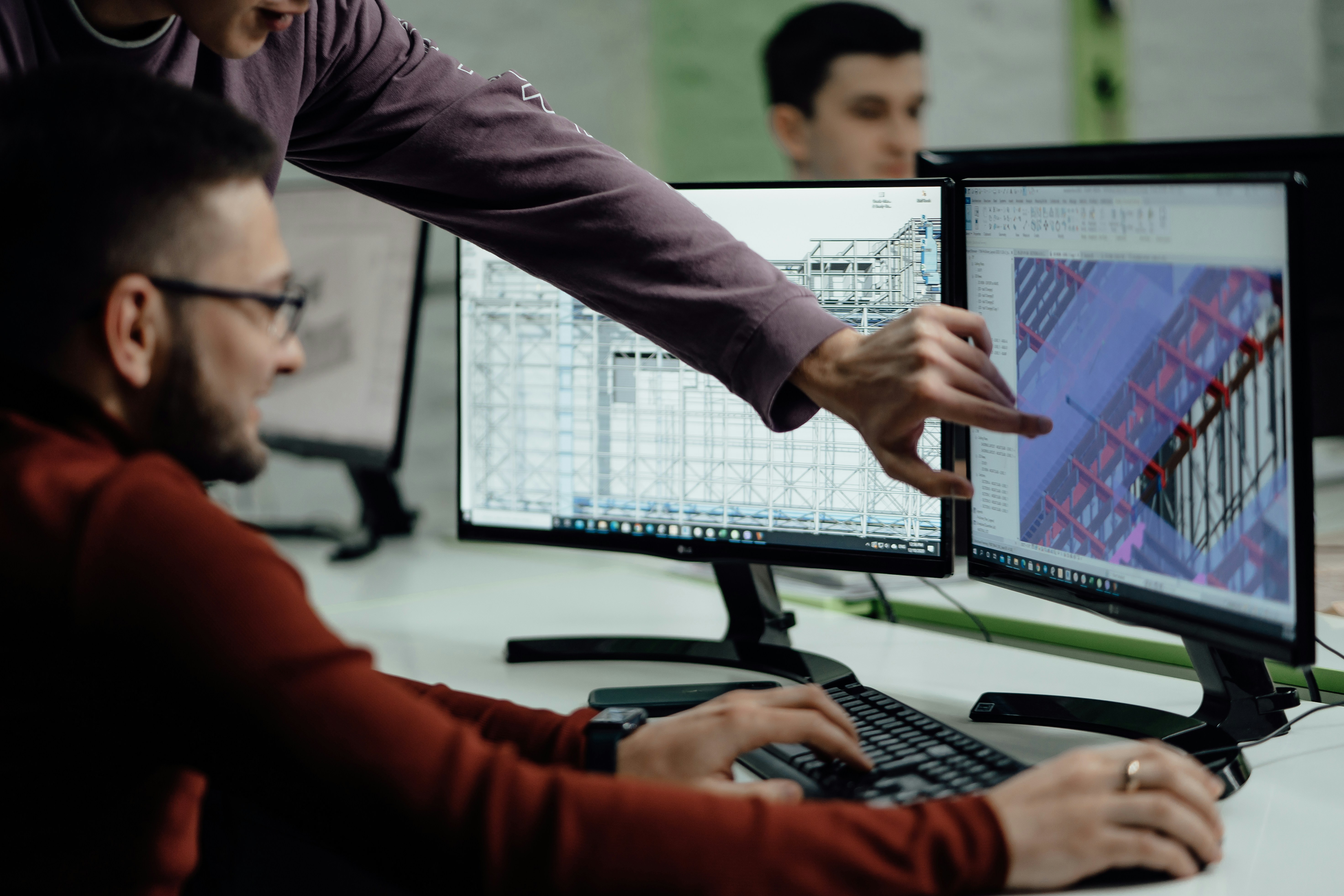 Equipo BIMEDIFICA trabajando con modelos BIM